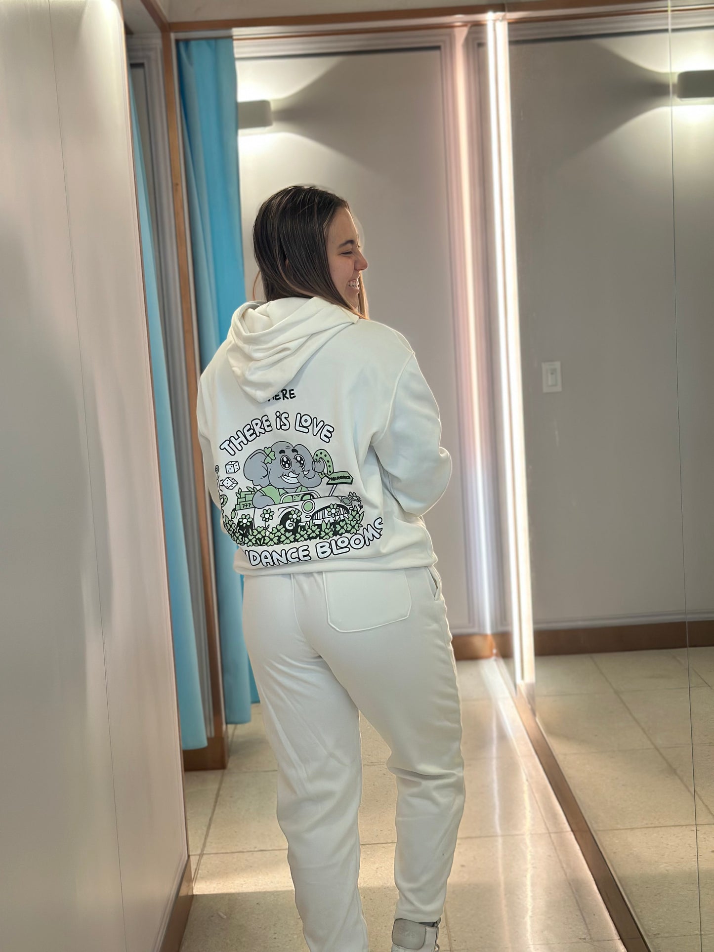 Hoodie Abundance mujer🍀